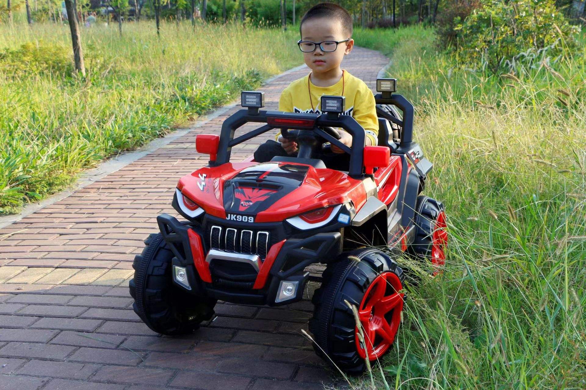 Kids Ride-On Car with Remote Control &amp; Shock Absorbers (QWD-918)